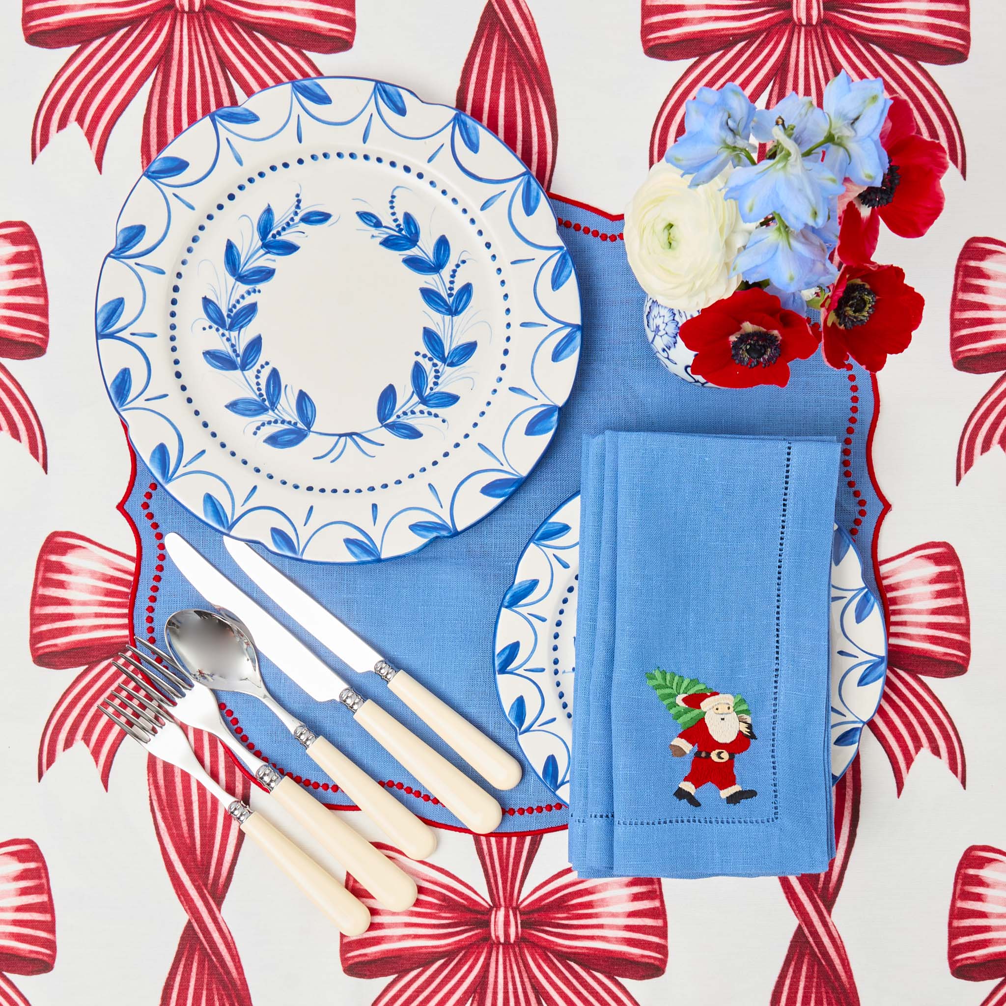 Elizabeth Blue Garland Dinner Plate - Image 4