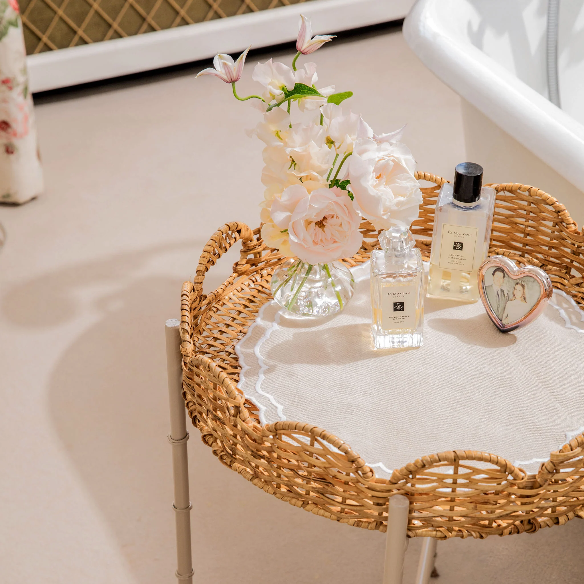 Round Scalloped Rattan Tray With Stand - Image 3