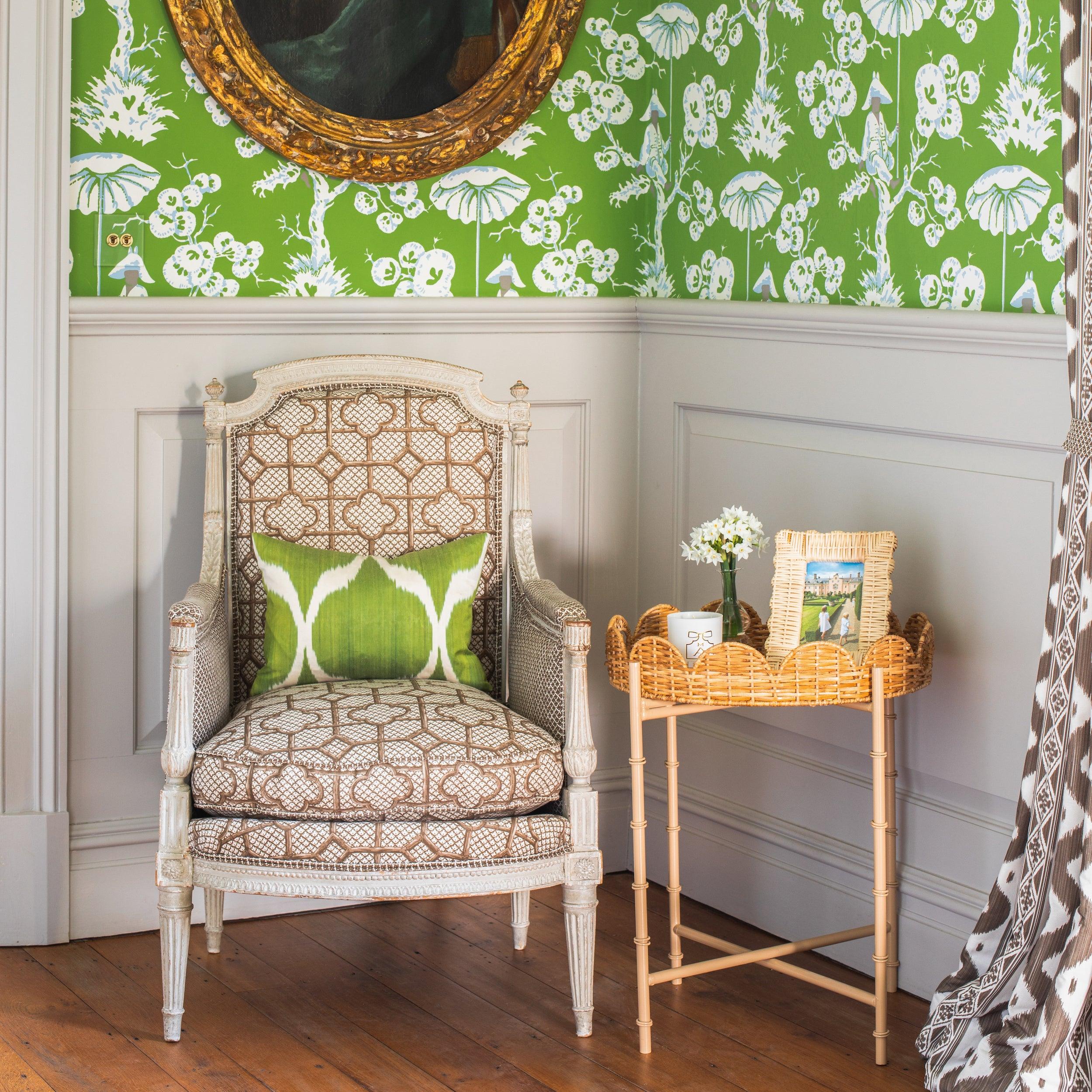 Round Scalloped Rattan Tray With Stand - Image 6