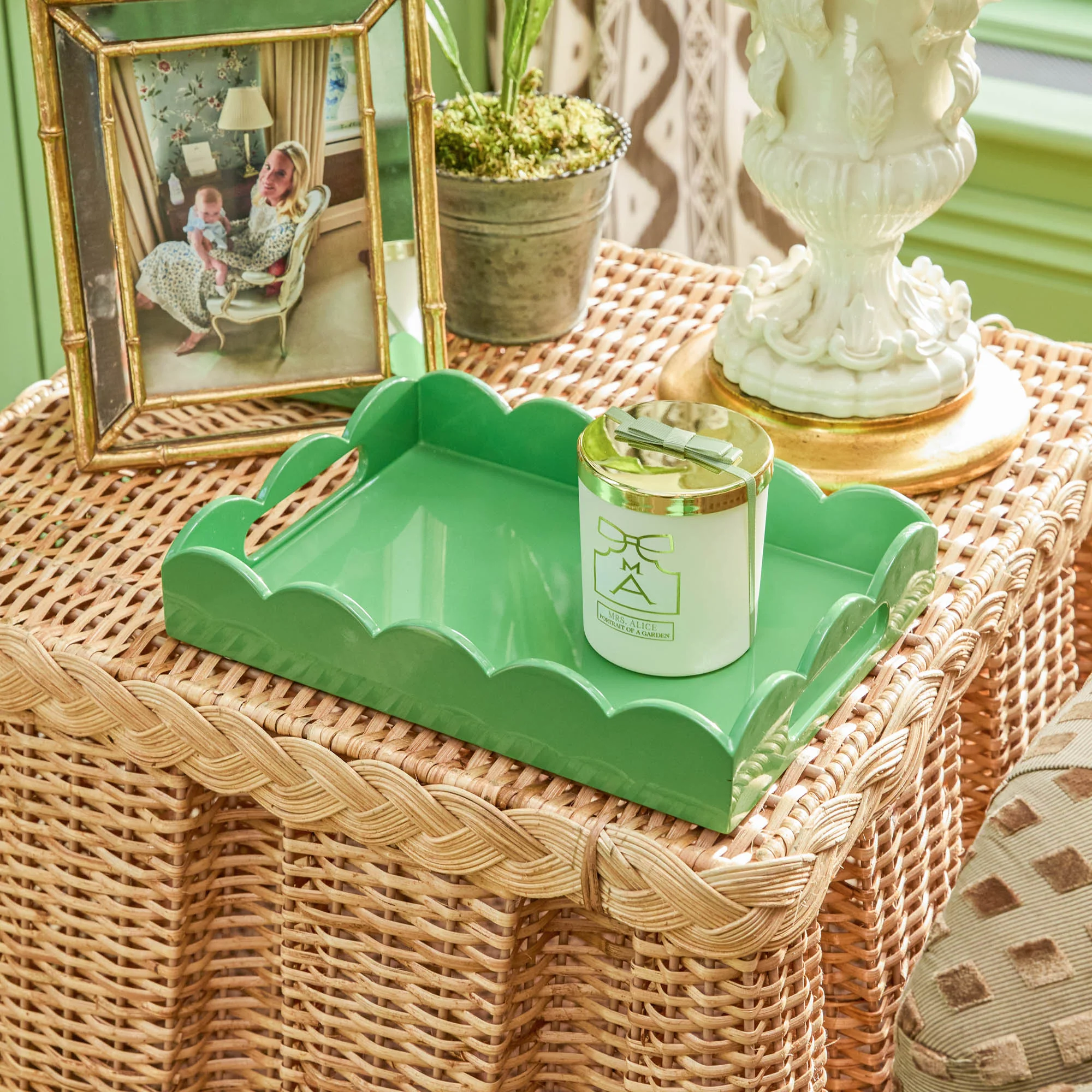 Small Green Lacquer Scalloped Tray - Image 3