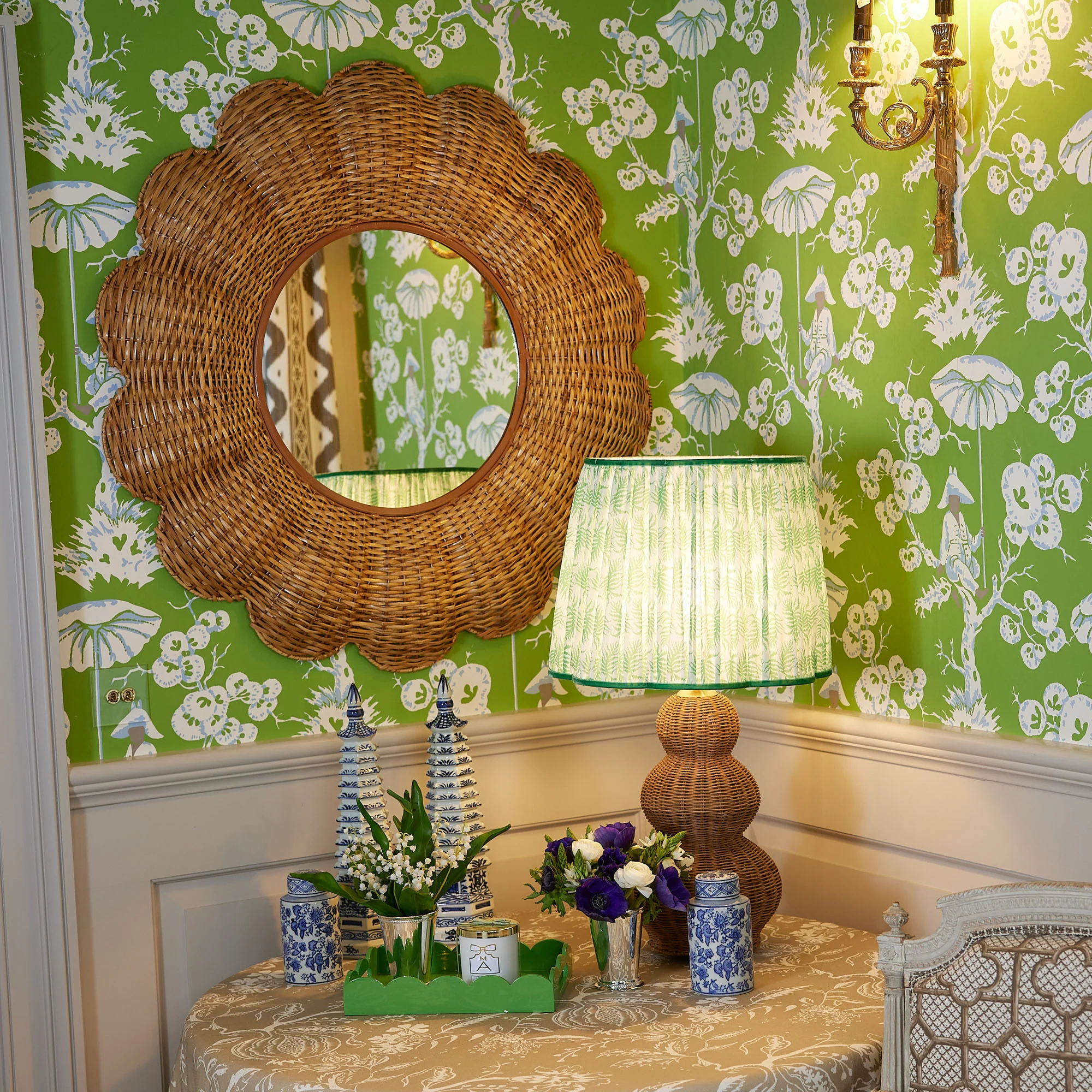 Small Green Lacquer Scalloped Tray - Image 9