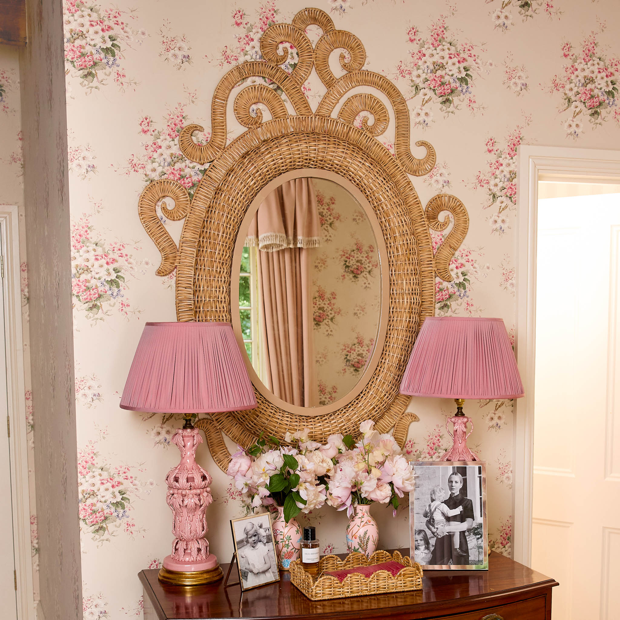 Small Scalloped Rattan Tray - Image 3